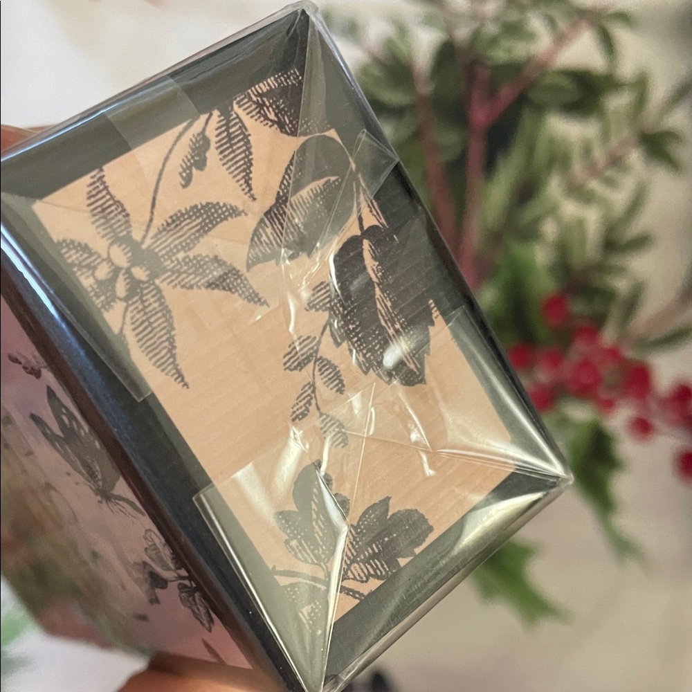 Gucci Bloom Ambrosia di Fiori Fragrance with Black Floral Design - Picture 2 of 4